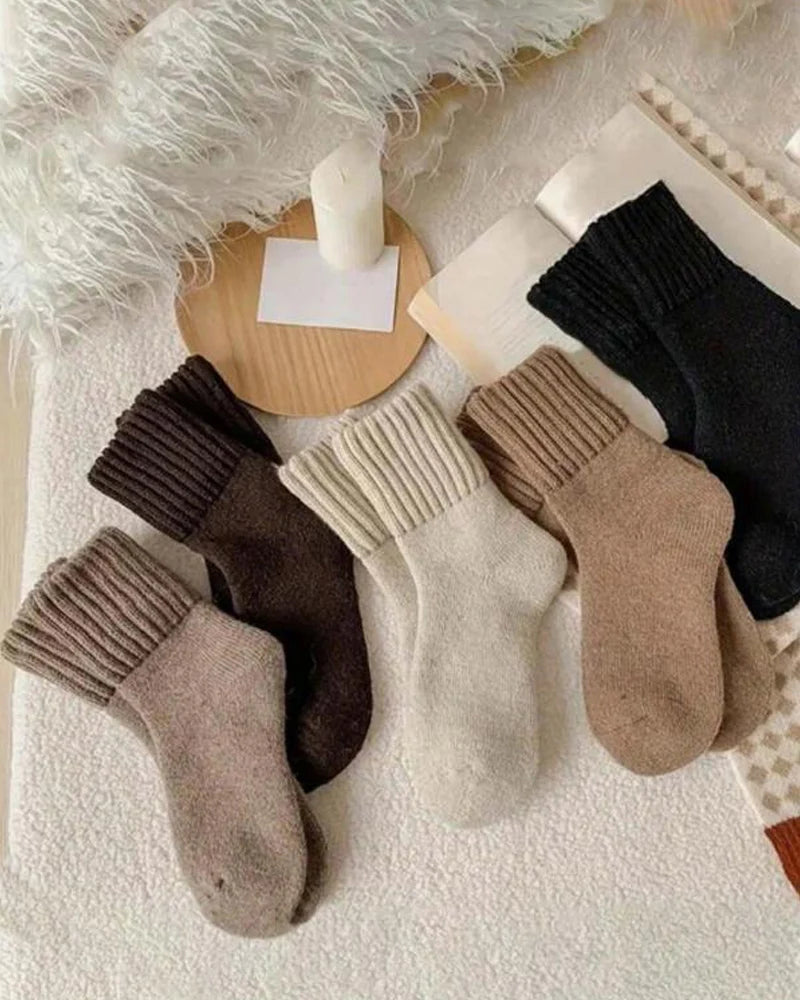 COZY FLEX RIBBED CREW SOCKS