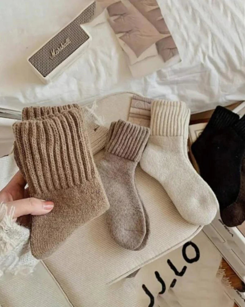 COZY FLEX RIBBED CREW SOCKS