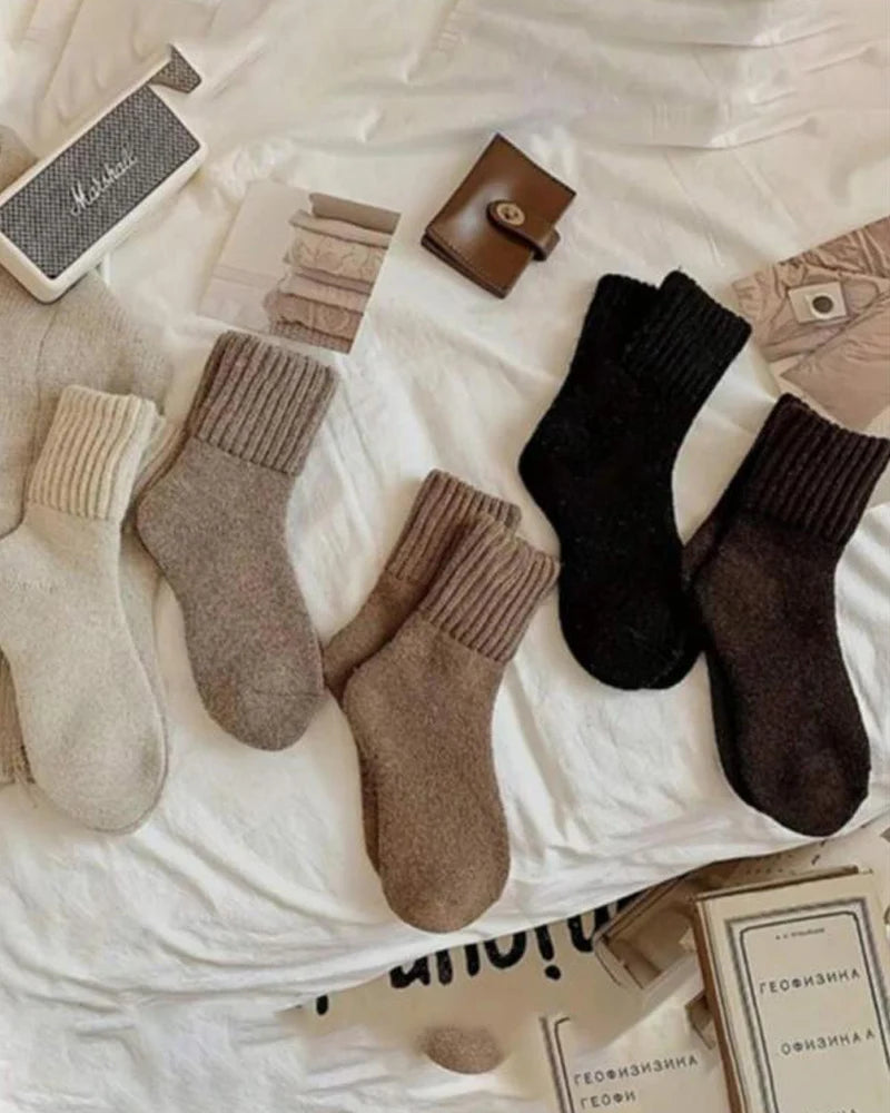 COZY FLEX RIBBED CREW SOCKS