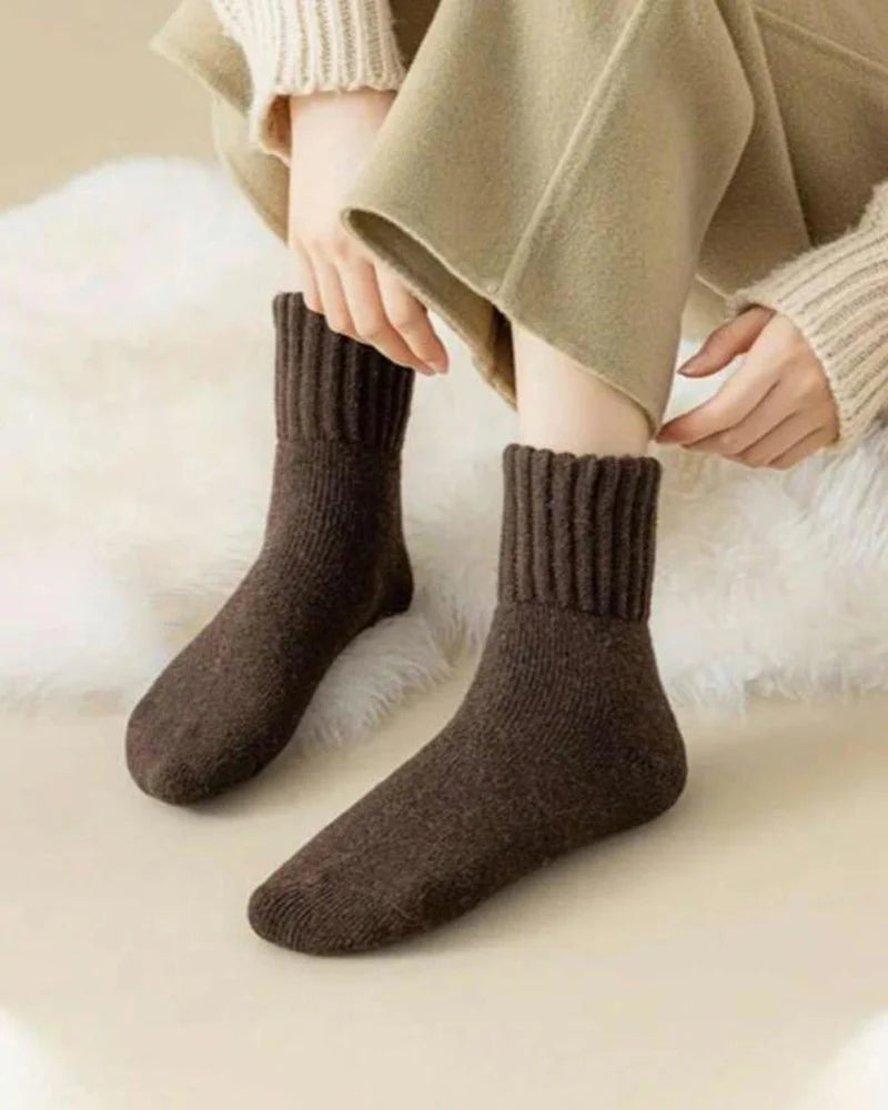 COZY FLEX RIBBED CREW SOCKS
